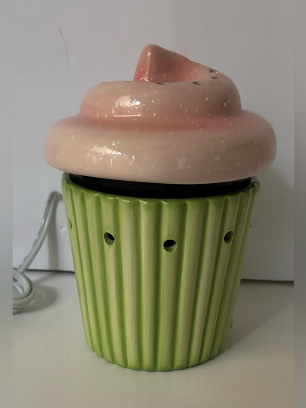 Scentsy cupcake warmer NEW NWT ceramic 3 piece retired - Picture 9 of 12